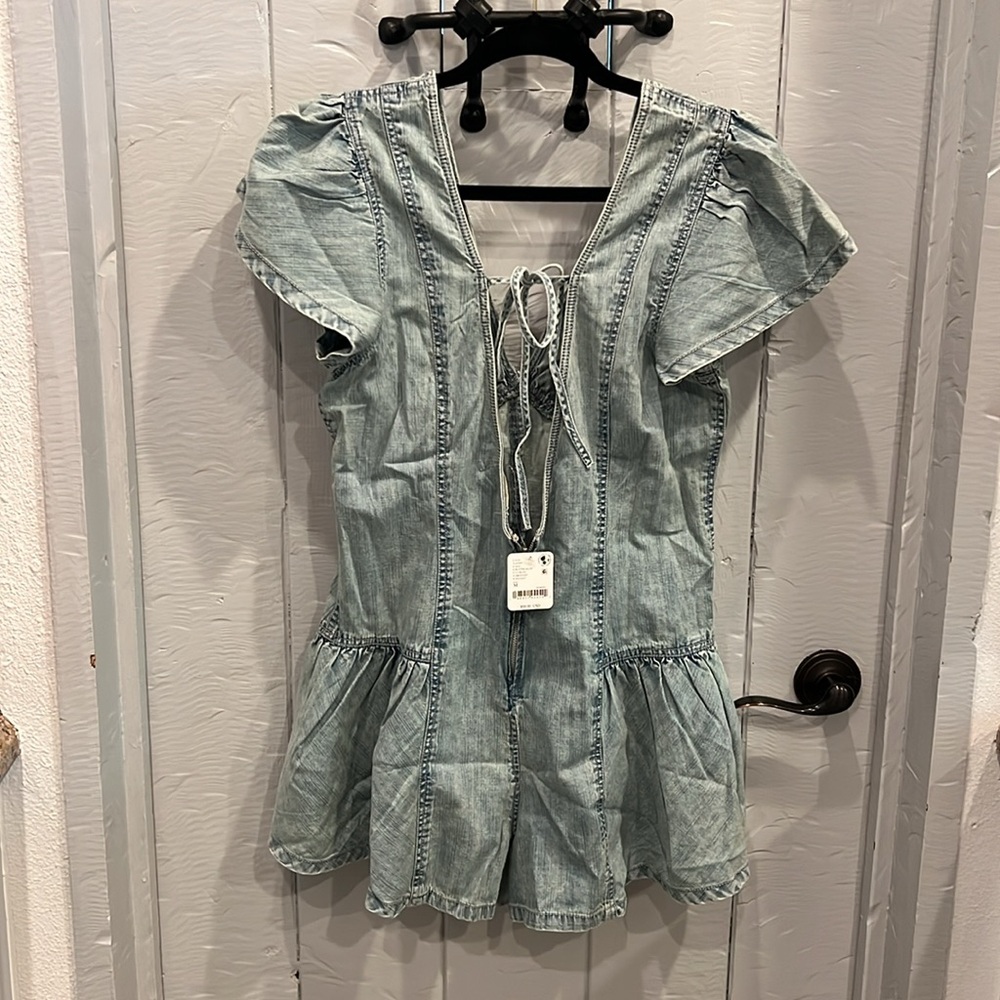 We The Free Light Blue Denim Romper Size M NWT - Picture 4 of 10